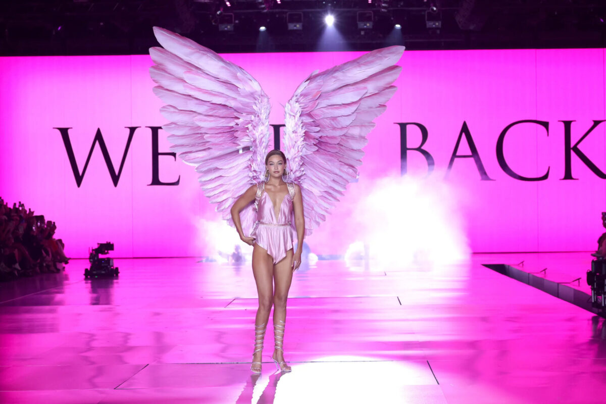 Kate Moss walks Victoria’s Secret Fashion Show